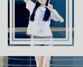 两个小姐姐带眼镜跳舞,小姐姐们的时尚风采